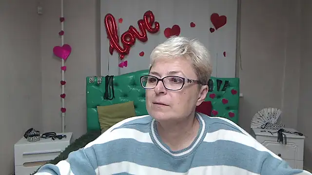 Snapshot of EmiliaGree chatting on 7, 10, 2025 EmiliaGree online show from 7, 10, 2025