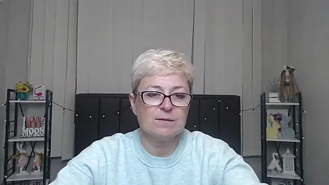 Snapshot of EmiliaGree chatting on 10, 10, 2025 EmiliaGree online show from 10, 10, 2025