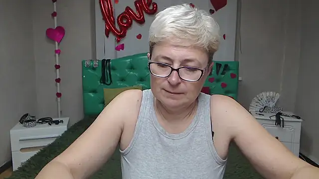 Snapshot of EmiliaGree chatting on 11, 10, 2025 EmiliaGree online show from 11, 10, 2025