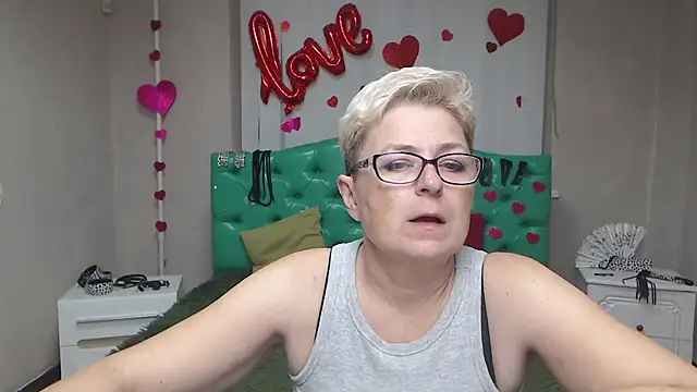 Snapshot of EmiliaGree chatting on 13, 10, 2025 EmiliaGree online show from 13, 10, 2025