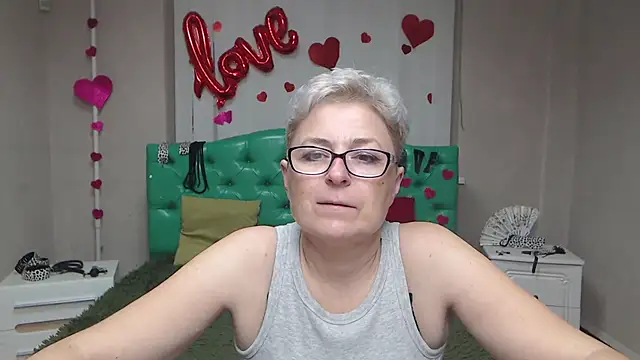 Snapshot of EmiliaGree chatting on 15, 10, 2025 EmiliaGree online show from 15, 10, 2025