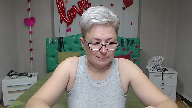 Snapshot of EmiliaGree chatting on 18, 10, 2025 EmiliaGree online show from 18, 10, 2025