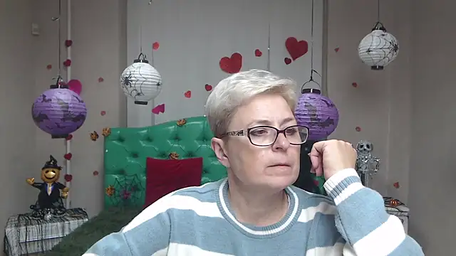 Snapshot of EmiliaGree chatting on 27, 10, 2025 EmiliaGree online show from 27, 10, 2025