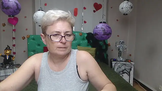 Snapshot of EmiliaGree chatting on 31, 10, 2025 EmiliaGree online show from 31, 10, 2025