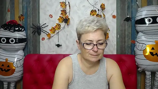 Snapshot of EmiliaGree chatting on 2, 11, 2025 EmiliaGree online show from 2, 11, 2025