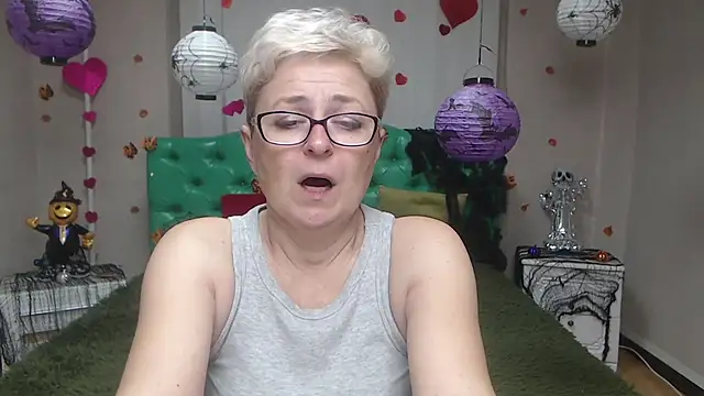 Snapshot of EmiliaGree chatting on 3, 11, 2025 EmiliaGree online show from 3, 11, 2025