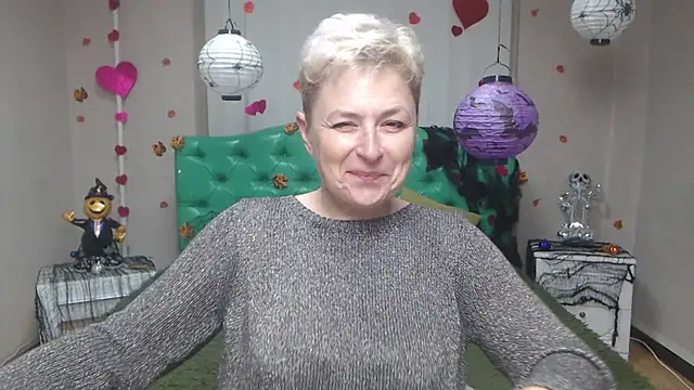 Snapshot of EmiliaGree chatting on 10, 11, 2025 EmiliaGree online show from 10, 11, 2025