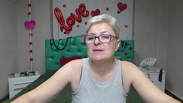 Snapshot of EmiliaGree chatting on 16, 11, 2025 EmiliaGree online show from 16, 11, 2025