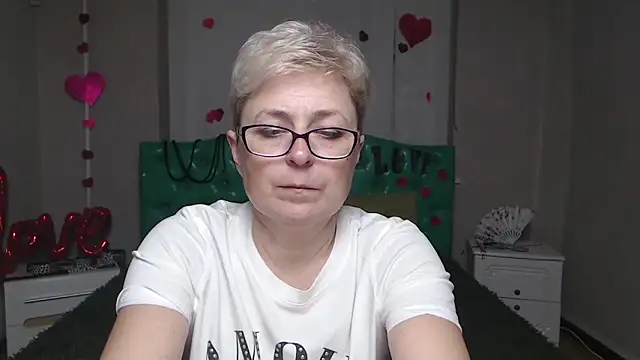 Snapshot of EmiliaGree chatting on 2, 12, 2025 EmiliaGree online show from 2, 12, 2025