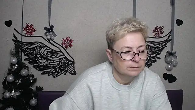 Snapshot of EmiliaGree chatting on 20, 12, 2025 EmiliaGree online show from 20, 12, 2025