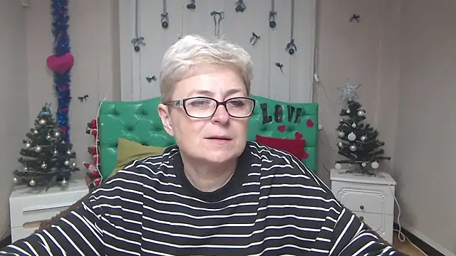 Snapshot of EmiliaGree chatting on 5, 1, 2026 EmiliaGree online show from 5, 1, 2026