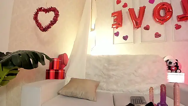 celestelewis online show from 16, 2, 2025