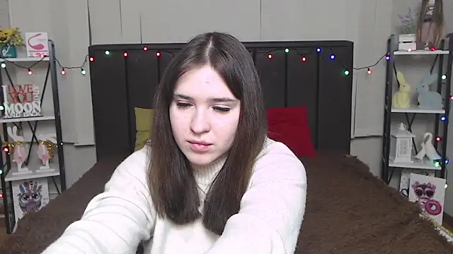 Snapshot of LauraHlot chatting on 1, 2, 2025 LauraHlot online show from 1, 2, 2025