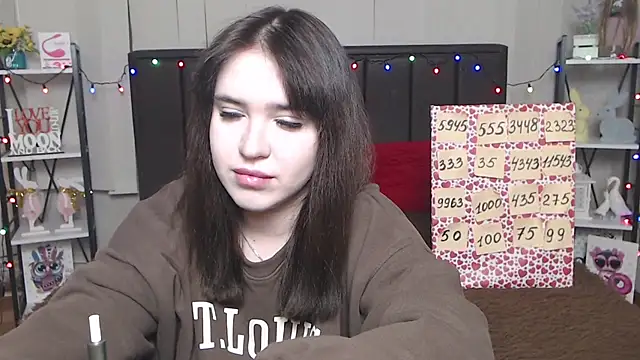 Snapshot of LauraHlot chatting on 1, 2, 2025 LauraHlot online show from 1, 2, 2025