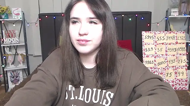 Snapshot of LauraHlot chatting on 2, 2, 2025 LauraHlot online show from 2, 2, 2025