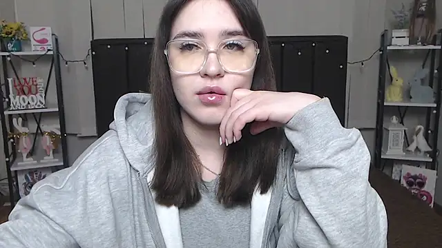 Snapshot of LauraHlot chatting on 2, 2, 2025 LauraHlot online show from 2, 2, 2025