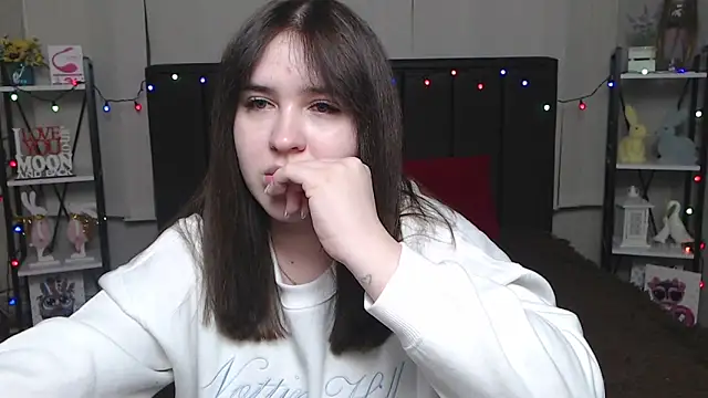 Snapshot of LauraHlot chatting on 8, 2, 2025 LauraHlot online show from 8, 2, 2025