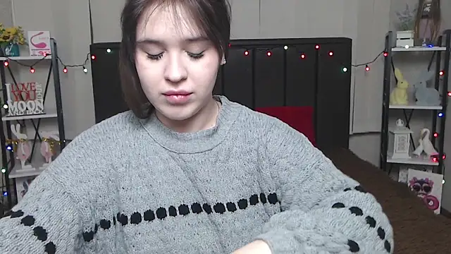 Snapshot of LauraHlot chatting on 9, 2, 2025 LauraHlot online show from 9, 2, 2025