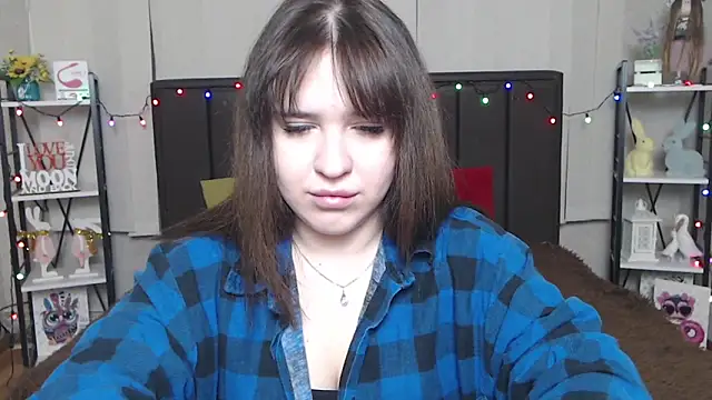 Snapshot of LauraHlot chatting on 10, 2, 2025 LauraHlot online show from 10, 2, 2025