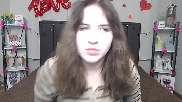 Snapshot of LauraHlot chatting on 19, 2, 2025 LauraHlot online show from 19, 2, 2025