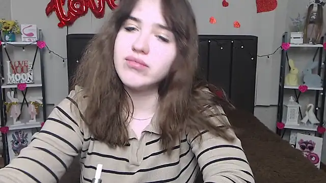 Snapshot of LauraHlot chatting on 20, 2, 2025 LauraHlot online show from 20, 2, 2025