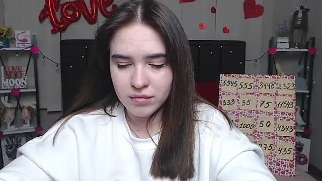 Snapshot of LauraHlot chatting on 6, 3, 2025 LauraHlot online show from 6, 3, 2025