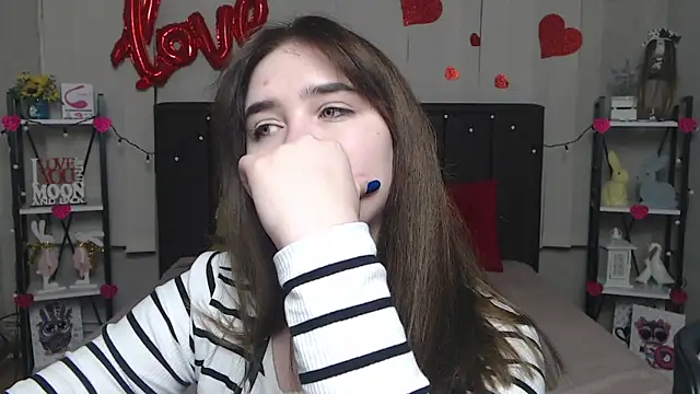 Snapshot of LauraHlot chatting on 8, 3, 2025 LauraHlot online show from 8, 3, 2025