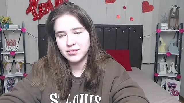 Snapshot of LauraHlot chatting on 10, 3, 2025 LauraHlot online show from 10, 3, 2025