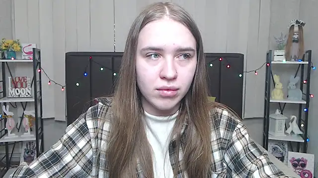 Snapshot of LauraHlot chatting on 9, 9, 2025 LauraHlot online show from 9, 9, 2025