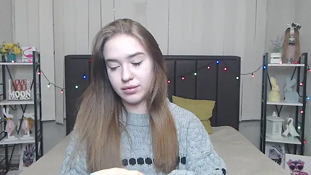 Snapshot of LauraHlot chatting on 10, 9, 2025 LauraHlot online show from 10, 9, 2025