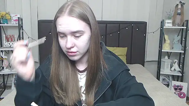 Snapshot of LauraHlot chatting on 13, 9, 2025 LauraHlot online show from 13, 9, 2025