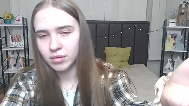 Snapshot of LauraHlot chatting on 17, 9, 2025 LauraHlot online show from 17, 9, 2025