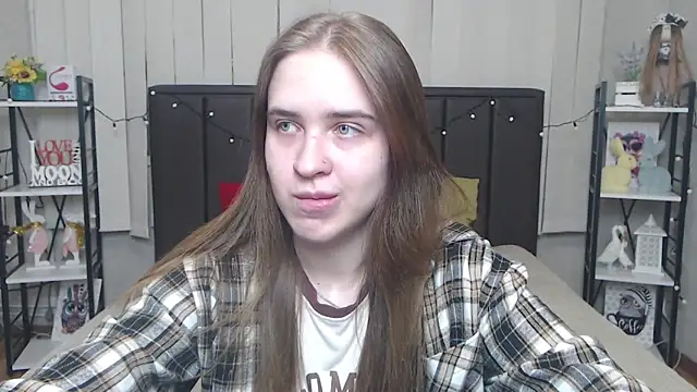 Snapshot of LauraHlot chatting on 22, 9, 2025 LauraHlot online show from 22, 9, 2025