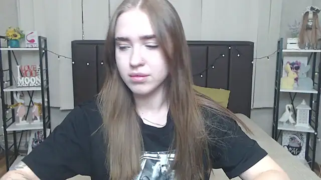 Snapshot of LauraHlot chatting on 24, 9, 2025 LauraHlot online show from 24, 9, 2025