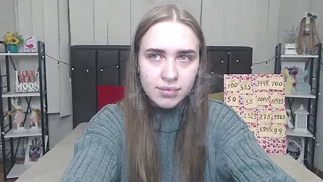 Snapshot of LauraHlot chatting on 9, 10, 2025 LauraHlot online show from 9, 10, 2025