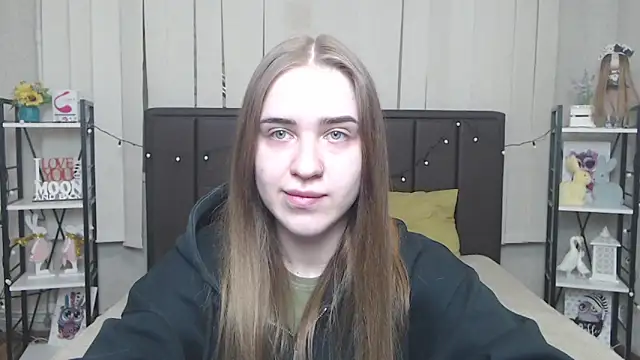 Snapshot of LauraHlot chatting on 12, 10, 2025 LauraHlot online show from 12, 10, 2025