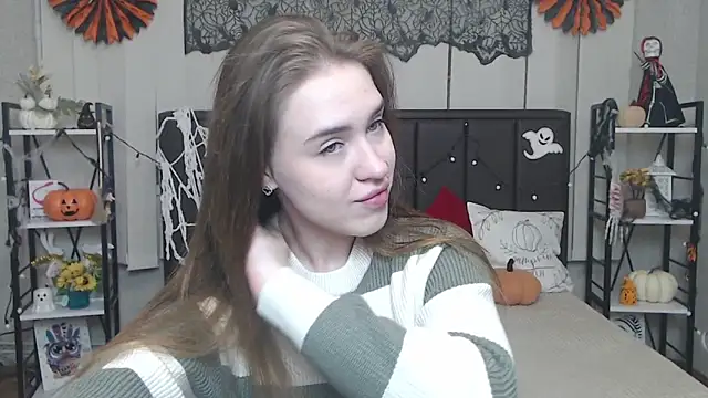 Snapshot of LauraHlot chatting on 7, 11, 2025 LauraHlot online show from 7, 11, 2025