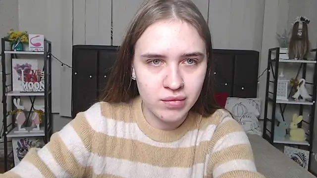 Snapshot of LauraHlot chatting on 16, 11, 2025 LauraHlot online show from 16, 11, 2025