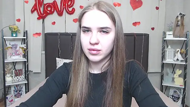 LauraHlot online show from 8, 4, 2026