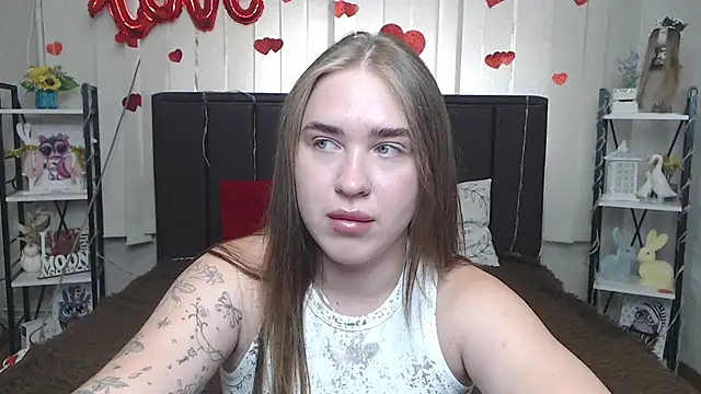 LauraHlot online show from 8, 7, 2026