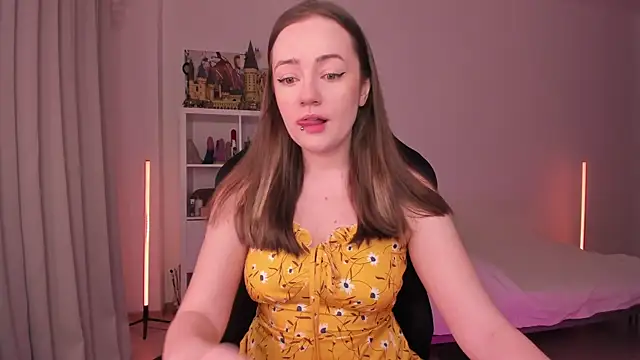 WalkingGirl online show from 8, 2, 2025