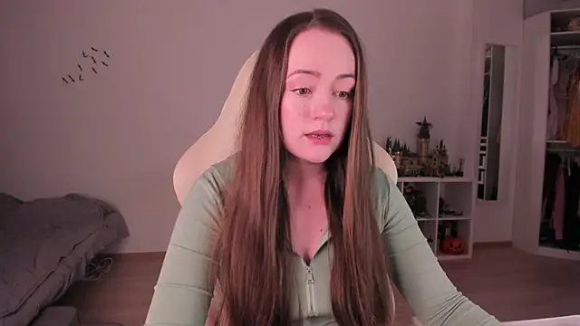 WalkingGirl online show from 2, 12, 2025