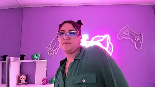 Camiila Osorio online show from 6, 11, 2025