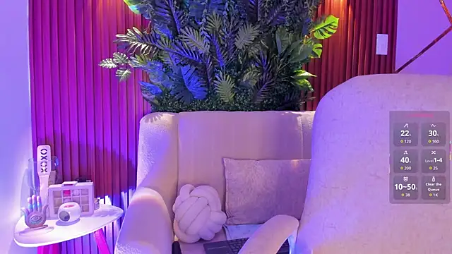 Snapshot of foxxxmegan chatting on 14, 11, 2025 foxxxmegan online show from 14, 11, 2025