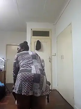 Thickchocolatex2 online show from 26, 11, 2025