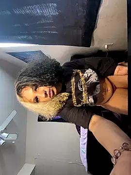 Snapshot of Creolegirl19 chatting on 16, 11, 2025 Creolegirl19 online show from 16, 11, 2025