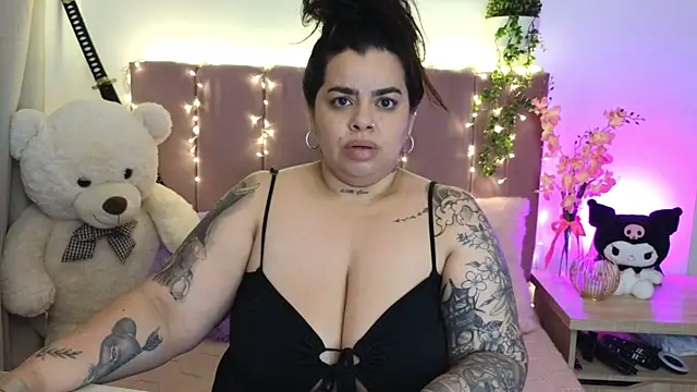 MiahJoness online show from 3, 8, 2026