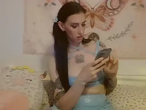 Snapshot of averietheangel chatting on 13, 3, 2025 averietheangel online show from 13, 3, 2025