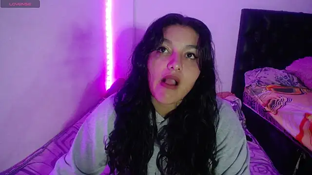 Laurenkenner  online show from 10, 9, 2025