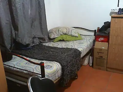 Snapshot of 29YOURZ_28_ chatting on 1, 10, 2025 29YOURZ 28 online show from 1, 10, 2025